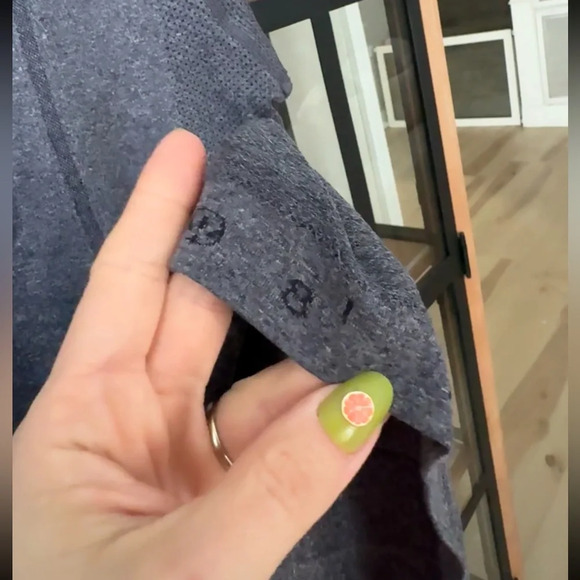 Lululemon Swiftly Tech Tee short sleeve running contrasting marled size 8 navy - Picture 4 of 7